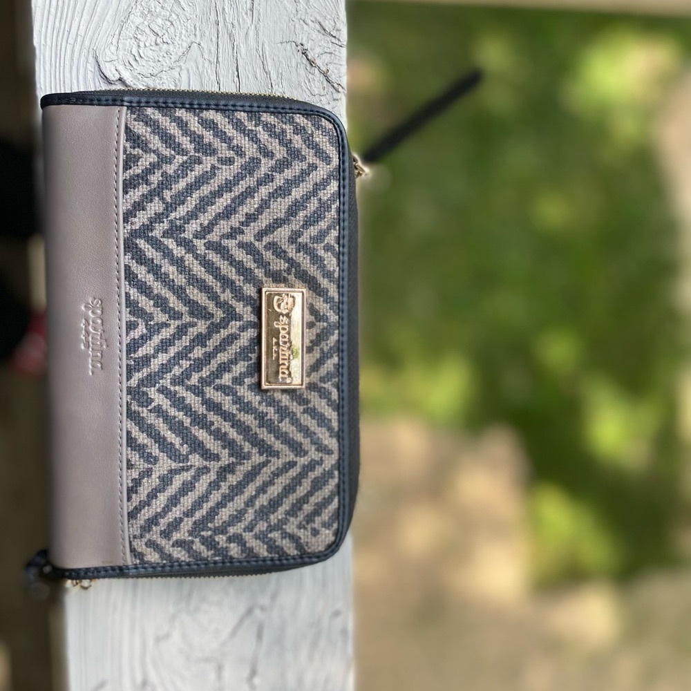 Spartina Crossbody; like new— barely used!